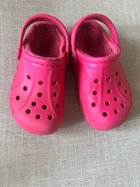 CROCS Kids Hot Pink Plush-Lined Clogs, kids/girls 10, playground outdoors